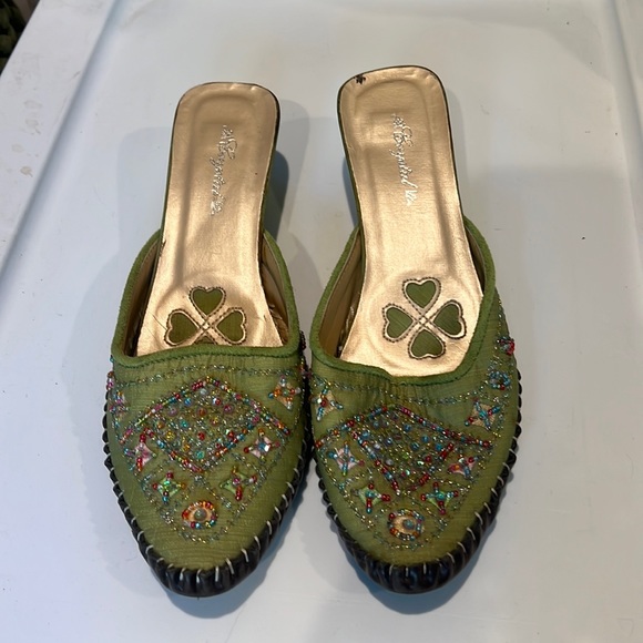 Beaded low heels - Picture 2 of 8